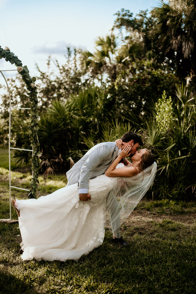 bride and groom kissing at captain's bluff