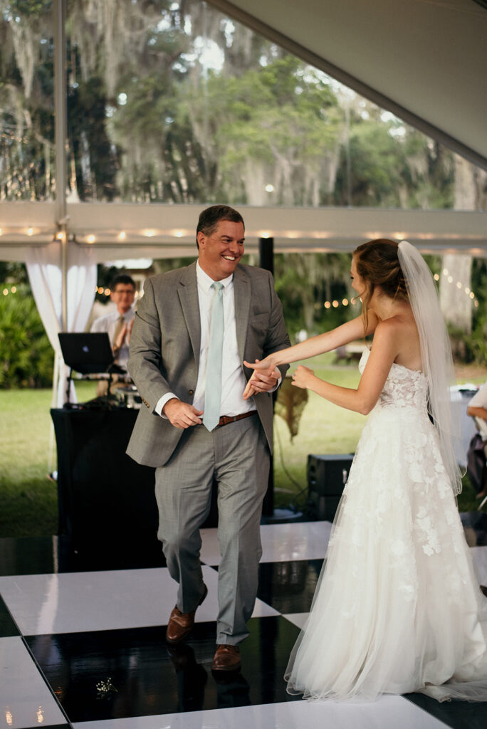 father daughter dance at wedding