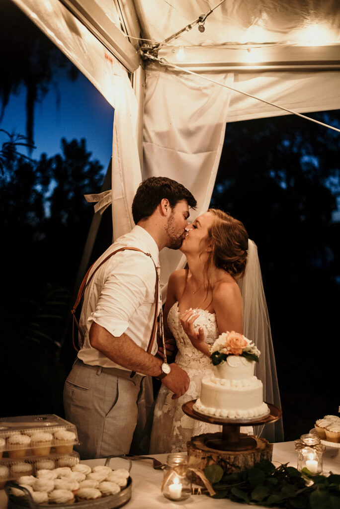 saint simons island wedding cake cutting