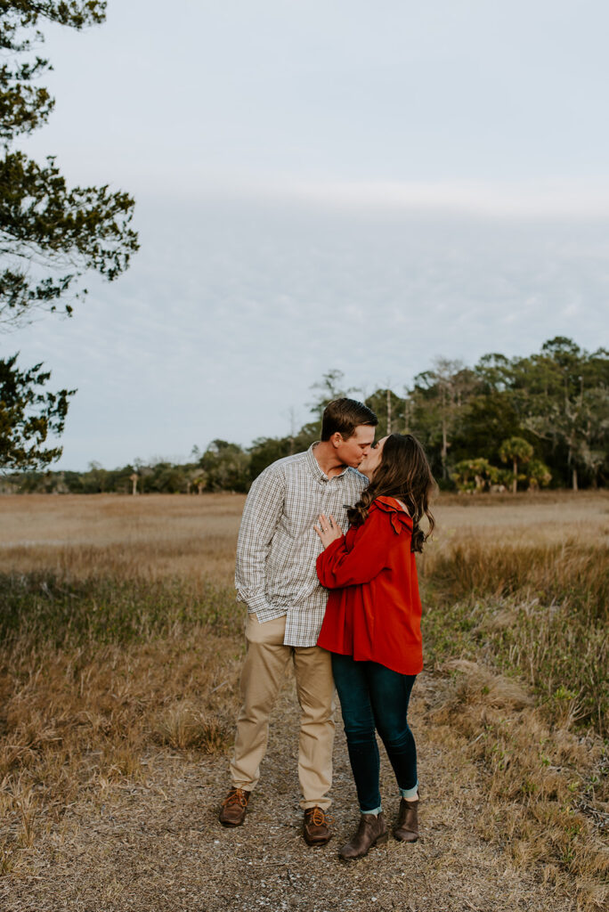 couple kissing at skidaway island in savannah Georgia