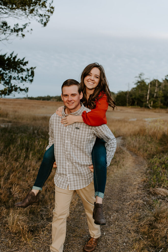 piggy back ride couple's pose