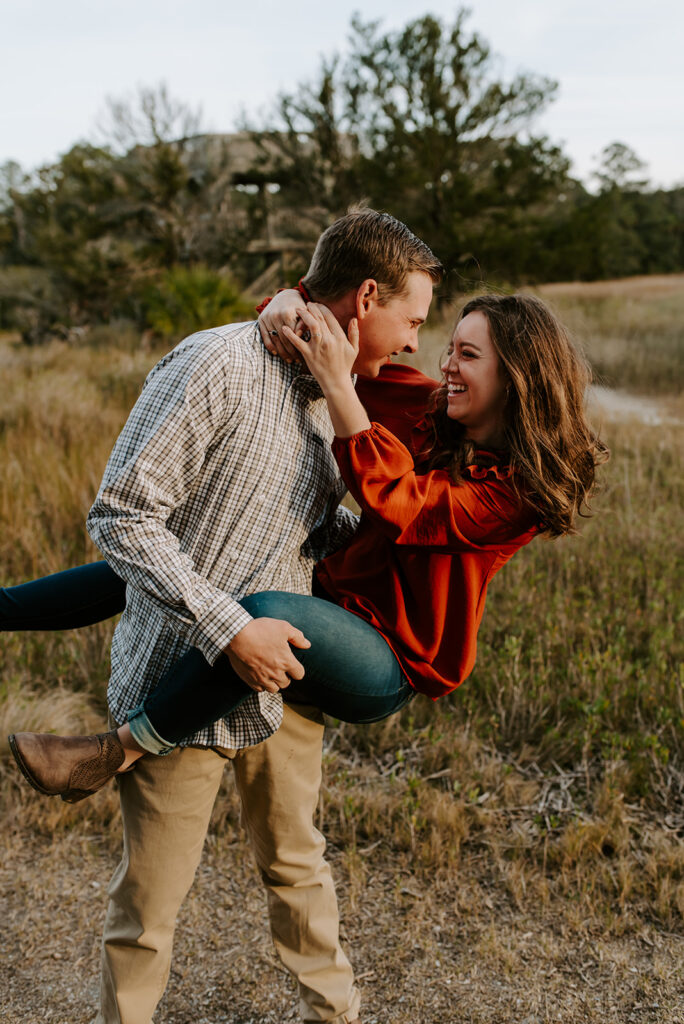 piggy back ride couple's pose